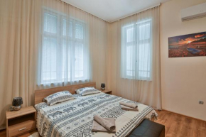 Apo Apartment - Top Center